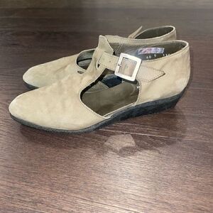 Arche Wedge T Strap Shoe
